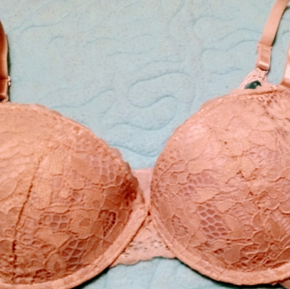2 Bras - Picture 6 of 11